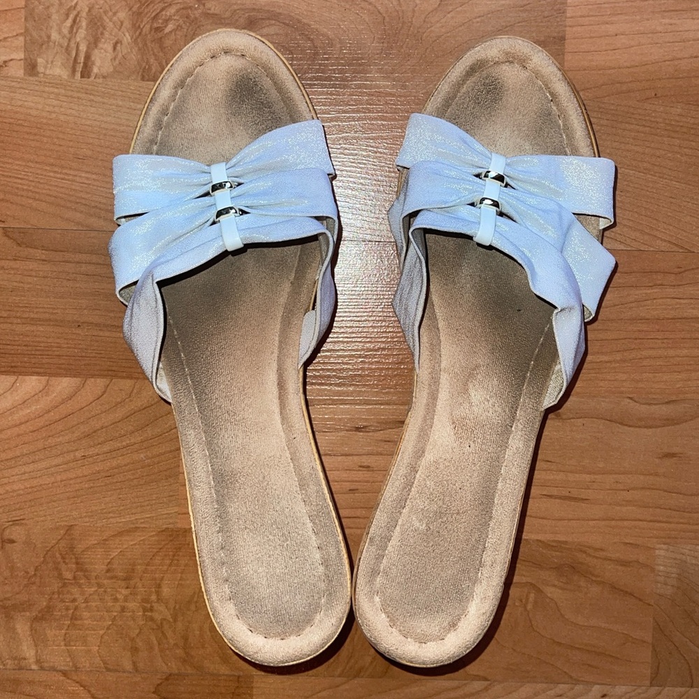 Tuscany by Easy Street Elegant Women's White/Silver Bow Sandals